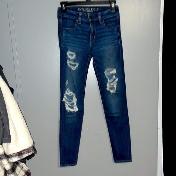 Dark wash ripped American Eagle Jeans - Picture 1 of 4